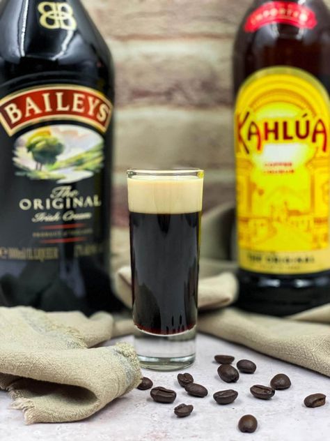 Baby Guiness, Baby Guinness, Guinness Recipes, Flavored Tequila, Guinness Cocktail, Kahlua Recipes, Pint Of Guinness, Expensive Coffee, Cocktail Shots