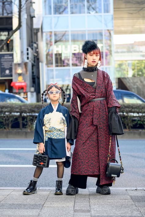 Style has no age limit. At #TokyoFashionWeek even the youngest style stars were out in full force. Kimono Street Style, Tokyo Fashion Week Street Styles, Moda Kimono, Estilo Harajuku, Japan Fashion Street, Tokyo Fashion Week, Tokyo Street Style, Fashion Days, The Best Street Style