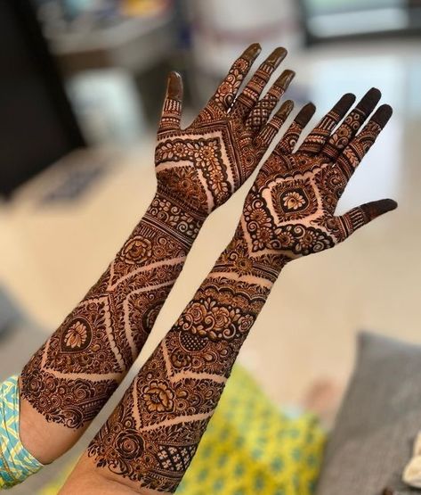 Unique Bridal Mehandi Design, Pakistani Bride Mehndi Design, Islamic Mehndi Designs, Henna Queen, Pakistani Henna Designs, Pakistani Mehndi Designs, Bride Mehndi, Mehndi Bridal, Mehndi Ideas