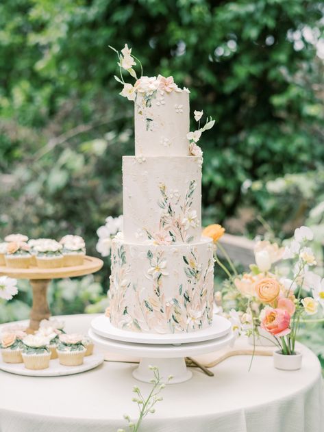 Martha Weddings, Traditional Wedding Cake, Floral Wedding Cake, Dream Wedding Cake, Wedding Cake Flavors, Unique Wedding Cakes, White Wedding Cake, Nontraditional Wedding, Wedding Cake Inspiration