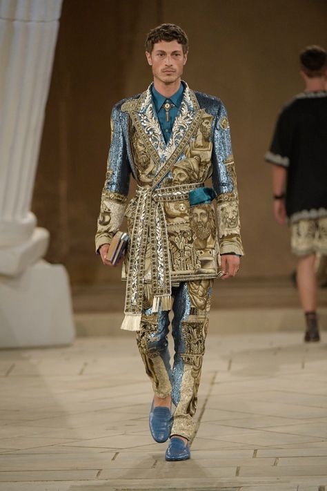 Men Inspiration, Menswear Inspiration, High Fashion Men, Male Fashion Trends, Dolce And Gabbana Man, Baroque Fashion, Full Face, Fantasy Fashion, Inspiration Mode