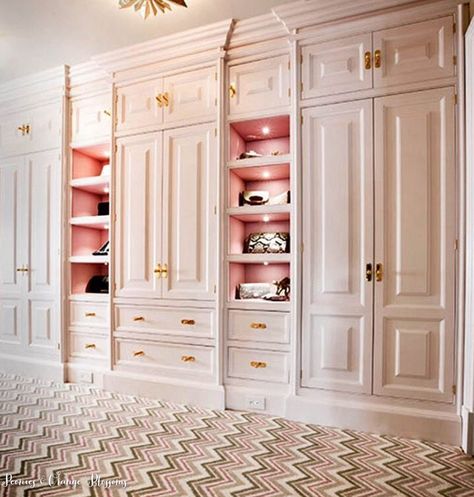 beautiful closet with gold, white and pink Dressing Room Design Luxury Women, Elegant Closet Ideas, Wardrobe Dressing Design, Bold Closet Color, Compact Walk In Wardrobe, Dressing Room Design Bedroom, Room Design Ideas Aesthetic, White Walk In Closet, White Dressing Room