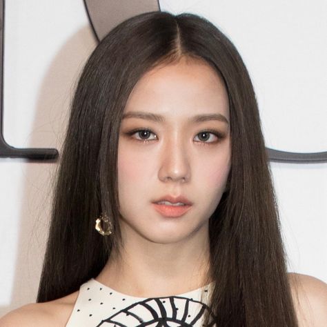 Jisoo Lq, Glossy Makeup, Face Icon, Nude Makeup, Natural Face, Pretty Makeup, Blackpink Jisoo, Korean Beauty, Beauty Face