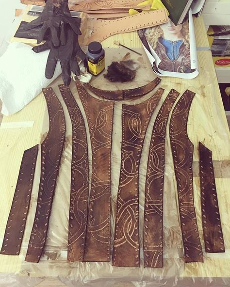 Womens Viking Costume Diy, Viking Outfits, Lagertha Costume, Vikings Costume, Vikings Costume Diy, Female Viking, Lagertha Vikings, Diy Vest, Vikings Halloween