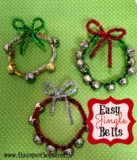 Easy Jingle Bells craft that is made in minutes using only two craft supplies. Great Christmas craft for kids. Bells Craft, Jingle Bell Crafts, Classroom Christmas Party, Juleverksted For Barn, School Christmas Party, School Craft, Party School, Cute Christmas Tree, Christmas School