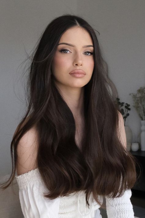 Pale With Dark Brown Hair, Emanuela Postacchini, Pale Skin Brown Hair, Pale Girls, Dark Hair Pale Skin, Black Hair Pale Skin, Hair Care Routine Daily, Hair Pale Skin, Brown Eyes Black Hair