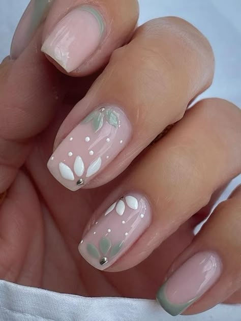 Floral Nail Ideas, Sage Green Nails, Nail Art Mariage, Bridesmaids Nails, Green Acrylic Nails, Green Nail Art, Green Nail Designs, Nail Art For Beginners, Floral Nail Designs