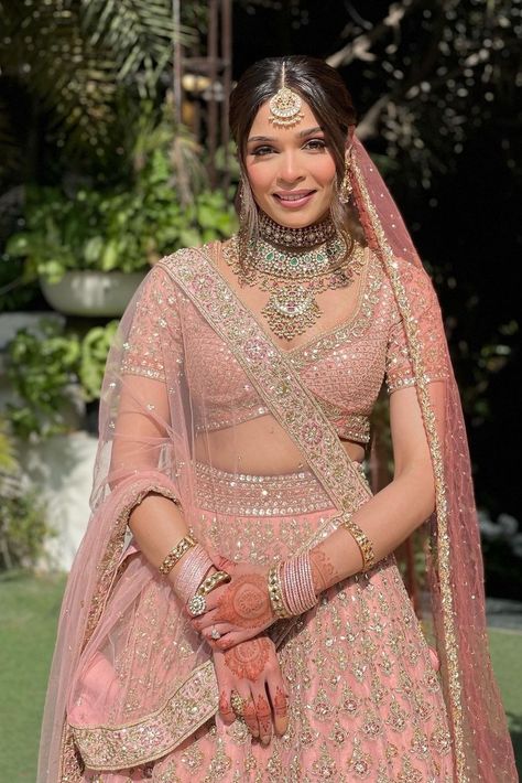 Pale Pink Bridal Lehenga, Wedding Pink Lehenga, Bridal Lehnga Unique Light Colour, Pink Wedding Lengha Bridal Lehenga, Pink Bridal Lehngas, Bridal Lehenga Designs Latest Pink, Light Pink Wedding Lehenga, Pink Mehendi Outfits For Bride, Pink Lengha Jewellery