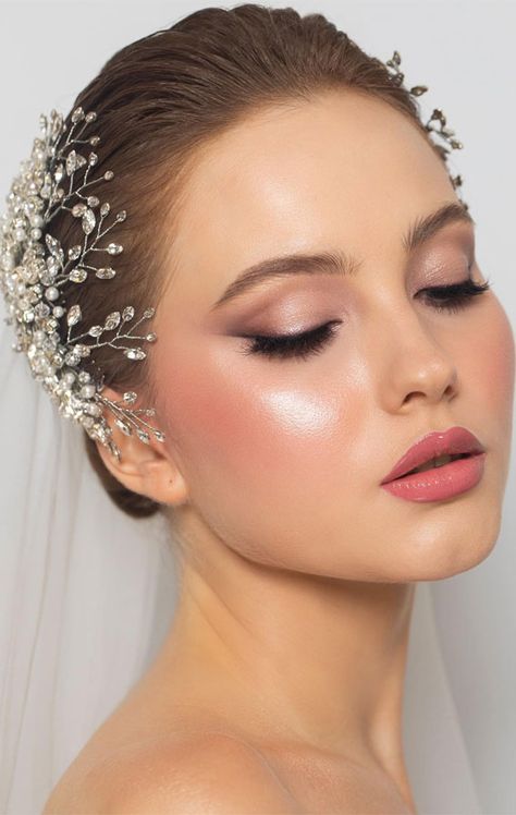 bridal makeup look, wedding makeup ideas, makeup ideas, soft makeup look, soft eyeshadow look, soft glam makeup look, bride makeup looks, wedding makeup look ideas, asian bride makeup look Gorgeous Wedding Makeup, Wedding Makeup Bride, Wedding Makeup Tutorial, Glam Wedding Makeup, Bridal Eye Makeup, Subtle Makeup, Bridal Makeup Natural, Wedding Day Makeup, Pink October