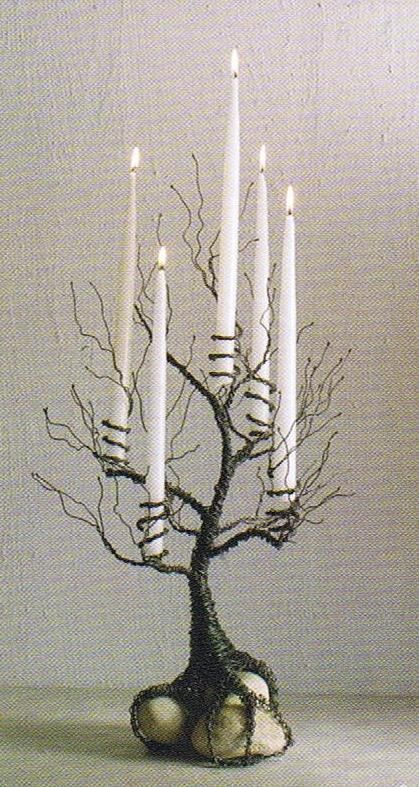 Very creative chandelier! Tree Branch Candle Holder, Hantverk Diy, Diy Projektit, Tree Candle Holders, Wire Trees, Manualidades Halloween, Diy Candle Holders, Diy Candle, Wire Tree