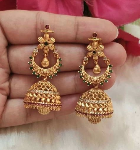 Gold Necklace Set With Jumka, Jimmki Kammal Design Gold, Kan Ke Jhumke Gold, Ear Ring Models Gold, Earrings Gold Jumkas, Gold Jimiki Earrings Designs, Butta Kammalu Gold Designs Latest, Chandbali Earrings Gold Latest Designs, Ear Hangings Designs