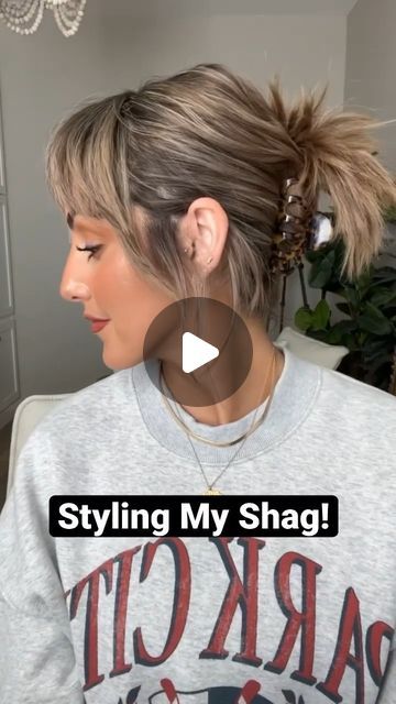 Hiara Extensions on Instagram: "Take a look at @ezmiabascom showcasing how to style a medium-length shag haircut! #haircut #hairstyle #shaghaircut" Styled Shag Haircut, Layer Front Hair, Shag Inspired Haircut, Sassy Bob Haircut With Bangs, How To Grow Out Short Layers, How To Style Lots Of Layers, How To Style A Curly Shag Haircut, Shaggy Lob With Bangs Straight, Shag Half Up Half Down