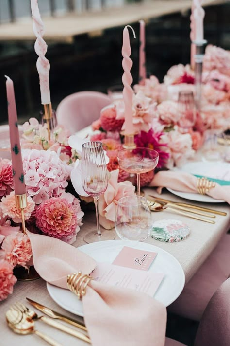 21 Dinner, Bridal Shower Inspo, Pink Wedding Inspiration, 21 Diner, Flowers Candles, Pink Wedding Theme, Tafel Decor, Deco Rose, Pink Color Schemes