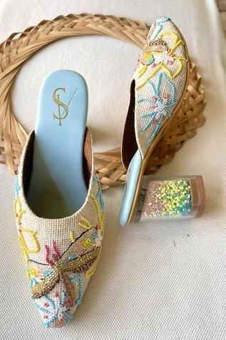 Embroidery Dragonfly, Leather Dragonfly, Thesis Ideas, Floral Print Shoes, Footwear Heels, Fancy Sandals, Embroidered Heels, Leather Embroidery, Fashion Shoes Heels