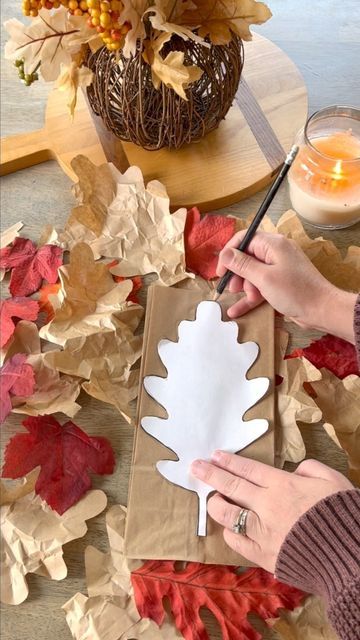 Diy Paper Bag Leaves, Autumn Handmade Decoration, Autumn Tree Decorations, Paper Pumpkins Diy, Fall Cardboard Crafts, Paper Lunch Bag Crafts, Paper Leaf Wreath Diy, Autumn Ideas Decoration, Paper Bag Leaves