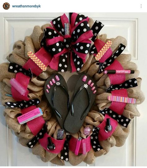 Wreath I made for a Nail Salon. Follow me on IG @wreathsnmorebyk Christmas Decor Ideas For Nail Salon, Nail Salon Christmas Decor, Salon Room Ideas, Art On Nails, Couronne Diy, Nail Room Ideas, Nail Station, Mobile Nails, Home Nail Salon