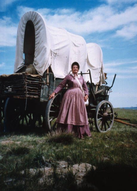 Mormon Battalion pioneer/laundress as portrayed by a reenactor American Pioneers Aesthetic, Pioneer Pictures, Western Pics, Internet Aesthetic, American Pioneers, Picture Story Prompts, Different Types Of Aesthetics, Church Artwork, Goth Cowboy