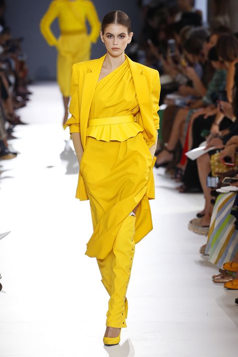 Kaia Gerber on the Runway: See All the Rising Supermodel's Fashion Show Appearances So Far Photos | W Magazine Runway Poses, Yellow Runway, Fashion Show Catwalk, Yellow Outfit, Kaia Gerber, Yellow Fashion, Mellow Yellow, Max Mara, Fashion Week Spring