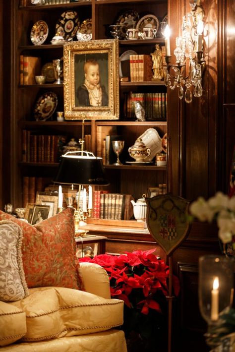 Vintage Parlor, Cottage Library, Kentucky Christmas, Romantic Bedrooms, Party Anthem, English Library, Glam Pad, English Country Decor, English Decor