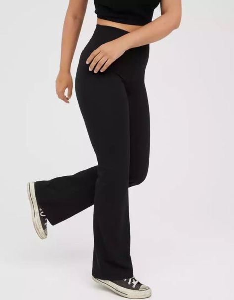 7 Important Outfits To Bring To College - Society19 Flare Leggings Outfit Winter, Black Flared Leggings Outfit, Flare Leggings Outfit, Leggings Outfit Winter, Black Flared Leggings, Brown Flares, Boot Cut Leggings, How To Wear Leggings, Flare Legging