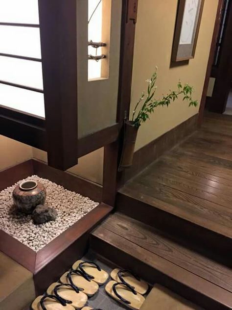 sandals for entrance, japanese style Korean Home Entrance, Genkan Entrance Japanese Style, Modern Asian Interior, Japanese Style Decor, Modern Asian Interior Design, Japanese Entrance, Japanese Garden Ideas, Japanese Homes, Asian Interior Design