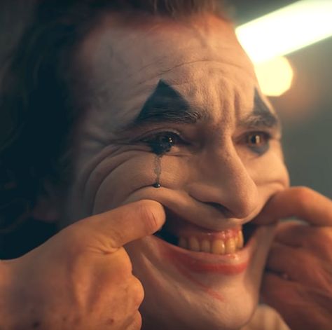 Joker (2019) Photo Joker Photos, Joker Smile, Smile Tattoo, Crying Face, Joker Tattoo, Images Disney, Joker Wallpapers, Joker Cosplay, Fake Smile