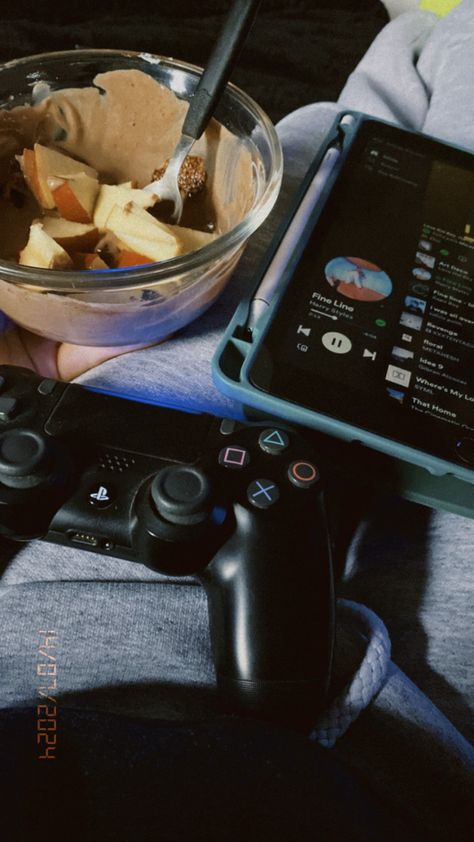 #playstation #videogames #music Playing Videogame Aesthetic, Ps3 Aesthetic, Playstation Pfp, Playstation Aesthetic, Videogame Aesthetic, Video Games Playstation, Aesthetic Picture, Random Pictures, Girls Play