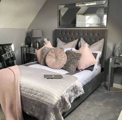 Girly Pink Bedroom, Pink Bedroom Design, Dekorasi Kamar Tidur, Bilik Tidur, Girl Bedroom Designs, Woman Bedroom, Trendy Bedroom, Gray Bedroom, Teen Bedroom Decor