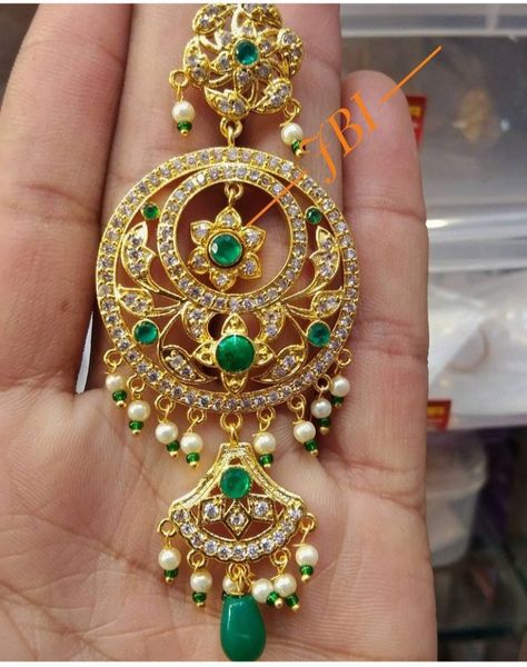 Rajputi Jewellery, Gold Jhumka, Birthday Posters, Ear Cuff Jewelry, Gold Jhumka Earrings, Choker Necklace Designs, Bridal Ideas, Dress Indian, Cuff Jewelry