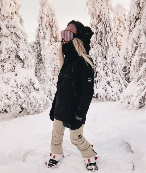 Dope Snowboard Outfit, Cute Snowboarding Outfits, Snowboarding Outfits, Snowboarding Pictures, Snowboarding Trip, Ski Bums, Snowboard Girl, Snowboarding Style, Ski Outfit