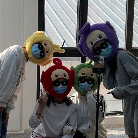 4 Crazy Friends Pictures, 4 Friend Group Aesthetic, Anime 4 Friends Group, 4friends Pictures, Friendship Aesthetic Faceless, Crazy Friends Aesthetic, 4 Best Friends Pictures Aesthetic, Funny Group Photos, Cute Friend Poses