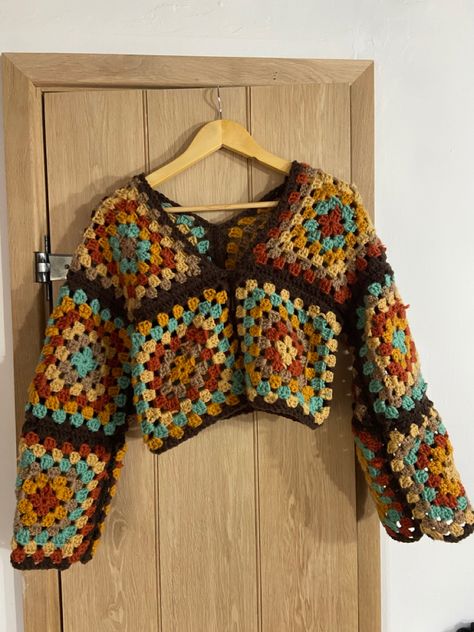 60s Crochet Top, Grudge Crochet, Big Granny Square Sweater, Crochet From Movies, Crochet Sweater Layout, Aesthetic Granny Square, Granny Square Clothes, Hippie Crochet Top, Granny Square Jumper