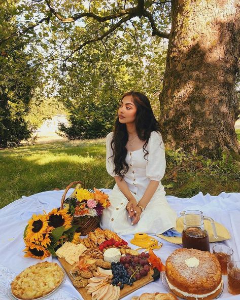 Picnic Aesthetic, A Picnic, A Blanket, Picnic Table, Cottage Core, Cottage, Drinks, Twitter