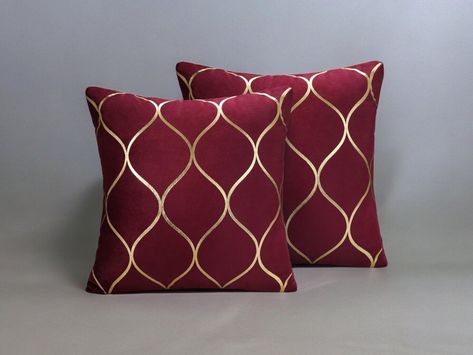 Immerse your living space in elegance with our dark red velvet cushion covers featuring a lavish gold art deco geometric design. Crafted from soft velvet, this luxurious piece adds a classic touch to any lounge or sofa. Elevate your home decor effortlessly with this exquisite cushion cover, perfect for creating a cosy and inviting atmosphere in your living area. The rich, deep red hue combined with the intricate embossed gold pattern exudes opulence and sophistication. Bring a sense of refinemen Velvet Cushion Cover Designs, Red And Gold Living Room Decor, Red And Black Living Room Ideas, Lounge Curtains, Blue And Gold Bedroom, Burgundy Living Room, Dark Red Velvet, Gold Living Room Decor, Red Cushion Covers