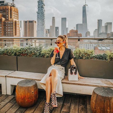 If you need me, i’ll be at the rooftop bar enjoying #AperolSpritz 🍹 @AperolUSA #ad. 21+ Rooftop Bar Outfit Summer, Quilt Photoshoot, Rooftop Party Outfit, Rooftop Bar Outfit, Photoshoot Rooftop, Evening Photoshoot, Bar Outfit Night, Drinks Outfits, Jessica Wang