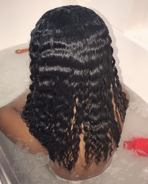 Realism Exercises, Washing Hair Aesthetic, Curly Hair Wash Day, Wet Curly Hair, Curly Hair Journey, Hair Wash Day, Manifesting 2024, Foto Best Friend, Thumbnail Ideas