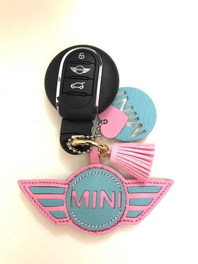 Blue Car Accessories, Mini Cooper Accessories, Bling Car, Mini Cooper Clubman, Girly Car Accessories, Vintage Jeep, Volkswagen New Beetle, Keychain Leather, Mini Stickers