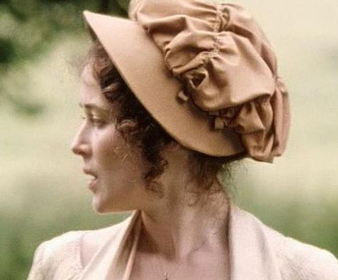 Regency Velvet Capote | It's All Frosting... Lizzy Bennet, Regency Bonnet, Little Dorrit, Lizzie Bennet, Regency Era Fashion, Bonnet Cap, Bee In My Bonnet, Elizabeth Bennet, Soli Deo Gloria