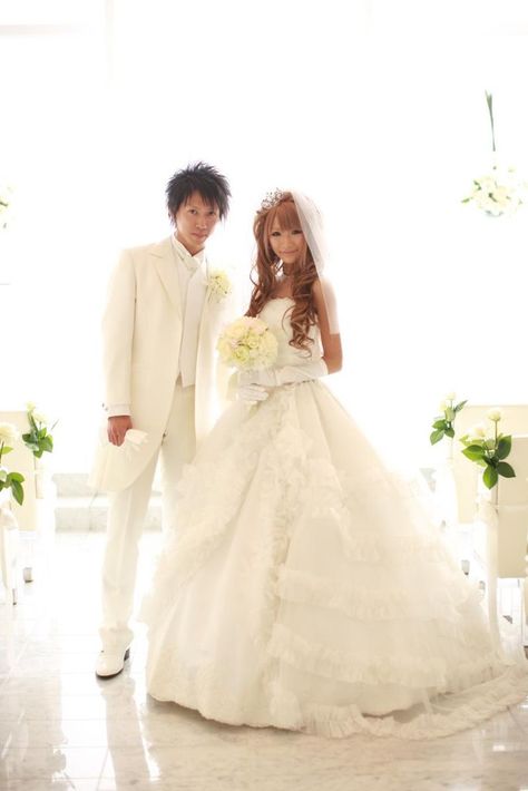 Kawaii japanese gyaru bride Gyaru Wedding Dress, Gyaru Wedding, Gyaru Couple, Mha Style, Gyaru Dress, Japanese Gyaru, Fake Life, Gyaru Fashion, Bride Hair