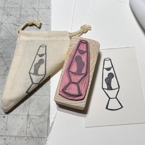 Stamp area measures approximately 2.75 inches x 1 inch. Rubber is mounted on a pine block that is the approximate size of the stamp. The design of the stamp is on the top of the wood for an added visual. "Lava Lamp Groove" - Hand Carved Rubber Stamp for Retro Enthusiasts Step back in time with my hand carved 'Lava Lamp Groove' rubber stamp, a nostalgic ode to the whimsical and iconic 1960s and 1990s designs. This unique stamp caters to those who cherish the vibrant aesthetics of the past and the eccentric, eye-catching allure of lava lamps. Crafted with love in Laurel, Mississippi, each stamp is meticulously carved on rubber and mounted on a solid pine block. The design is clearly displayed on the top side of the block, making it easy to identify and use. It comes in a bag with the lava la Simple Print Making Designs, Stamp Carving Ideas Simple, Eraser Stamp Carving, Block Printing Stamps, Print Making Designs Easy, Eraser Stamp Ideas, Stamp Shirts, Rubber Stamp Ideas, Stamp Carving Ideas