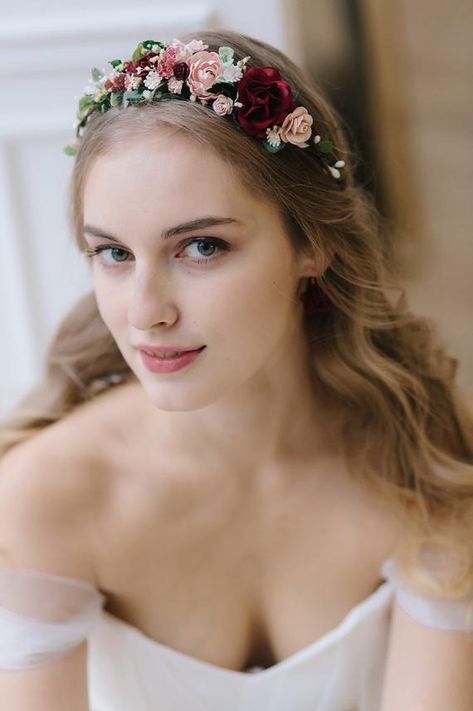 Kitty Photoshoot, Wedding Hair Flower Crown, Flower Crown Bridesmaid, Flower Crown Bride, Flower Crown Hairstyle, Flower Crown Headband, Wedding Hairstyles Bride, Bridal Makeup Wedding, Flower Girl Crown