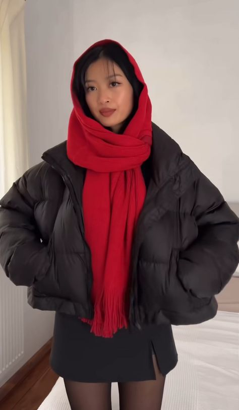 Red Scarf Outfit, Winter Inspo Outfits, Balaclava Scarf, Japan Outfits, Cuffing Season, Winter Outfits Aesthetic, Ways To Wear A Scarf, Red Scarf, Casual Day Outfits