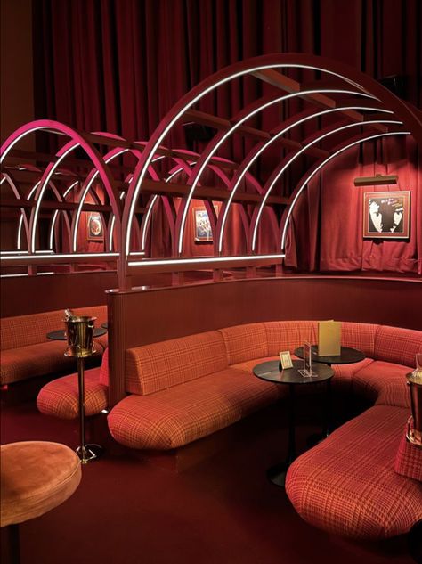 70s Nightclub Aesthetic, Fancy Club Interior, Disco Lounge Interior Design, Retro Bar Interior Design, Jazz Lounge Interior Design, 70s Club Interior, Hedonistic Disco Interior, Vintage Nightclub Aesthetic, 60s Bar Aesthetic