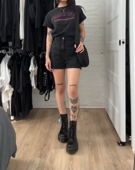 Casual Goth, Mode Punk, Alt Outfits, Fashion 90s, Outfits Verano, All Black Outfit, Alternative Outfits, Edgy Outfits, Looks Vintage