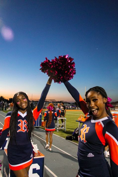 Cheer Couples, Cheerleading Aesthetic, Cheerleader Aesthetic, Cheerleading Picture Poses, Cheer Practice Outfits, Cheerleading Workouts, Cheer Aesthetic, Cheer Season, Black Cheerleaders