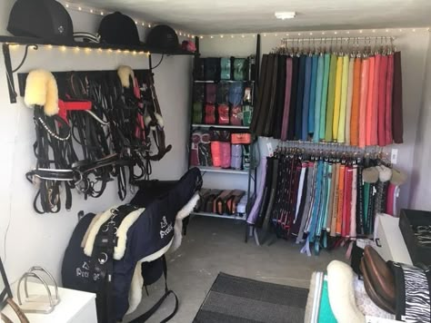 Horse Tack Shed Ideas, Horse Tack Sets English, Saddle Pad Organization, Tackroom Organization, Tack Rooms Ideas, Equestrian Organization, Stable Ideas Tack Room, Tackroom Ideas Equestrian, Small Tack Room Organization