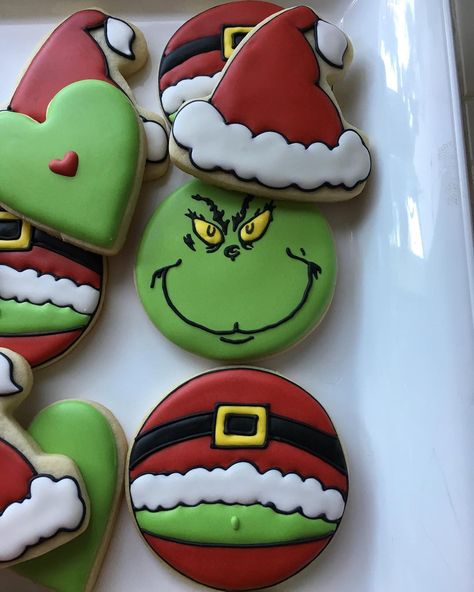 You're a mean one...Mr. Grinch   #grinchcookies Grinch Cookies Decorated, Dairy Free Christmas Cookies, Pistachio Pudding Cookies, Grinch Birthday, Grinch Ideas, Grinch Cake, Grinch Cookies, Holiday Baking List, Sugar Mama