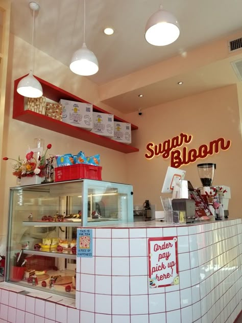 Retro Bakery Design, Funky Bakery Interior, Retro Bakery Interior, Retro Donut Shop, Retro Shop Interior, Retro Cafe Aesthetic, Korea Cafe Design, Retro Cafe Interior, Donut Shop Aesthetic