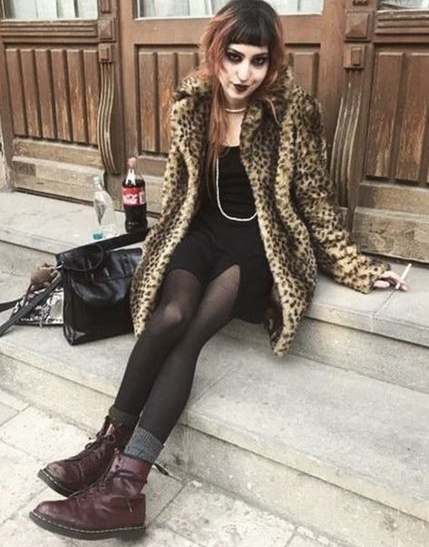 Leopard Print Coat Outfit, Riot Grrrl Outfits, Riot Grrrl Fashion, Gig Outfit, Punk Fashion Diy, Outfit Grunge, Leopard Print Coat, Riot Grrrl, Punk Outfits