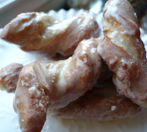 Cruller Donut Recipe, Crullers Recipe, Cruller Donuts, Pennsylvania Dutch Recipes, Eaton Square, Glazed Donuts, Breakfast Sweets, Homemade Donuts, Amish Recipes